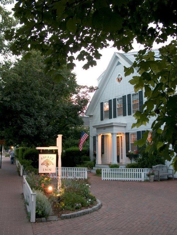 Ashley Inn Едгартаун Екстериор снимка